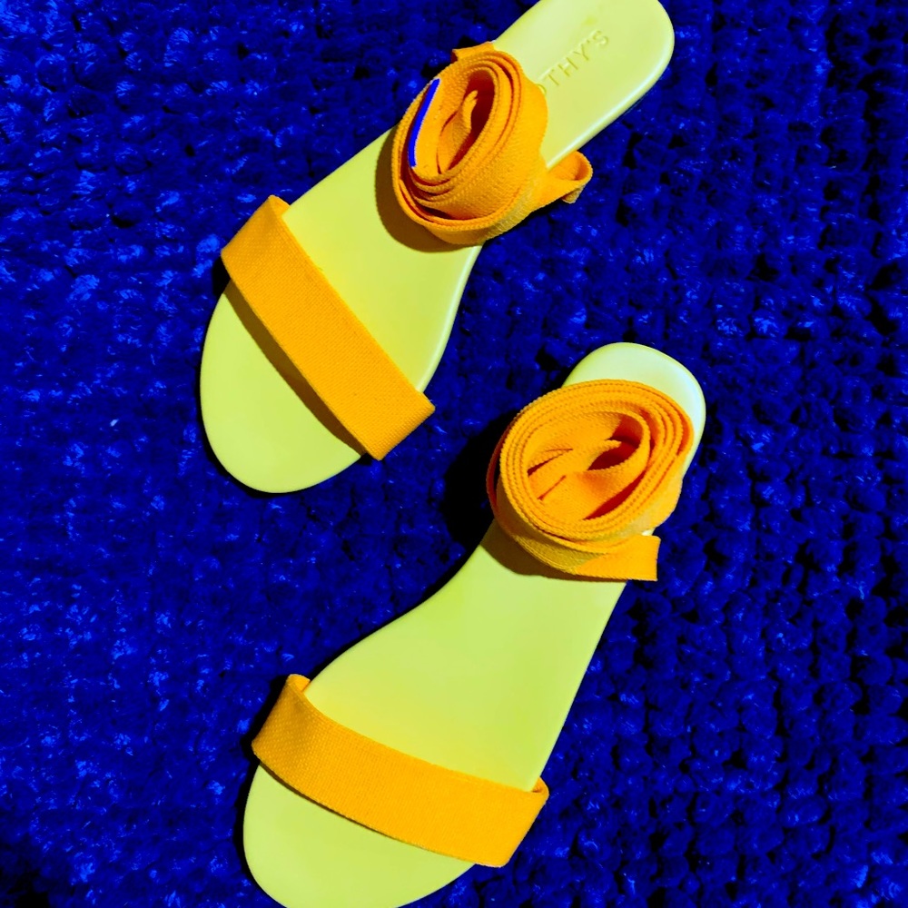 *Store exclusive Rothys yellow tie sandals* Sold out Color size 7.5